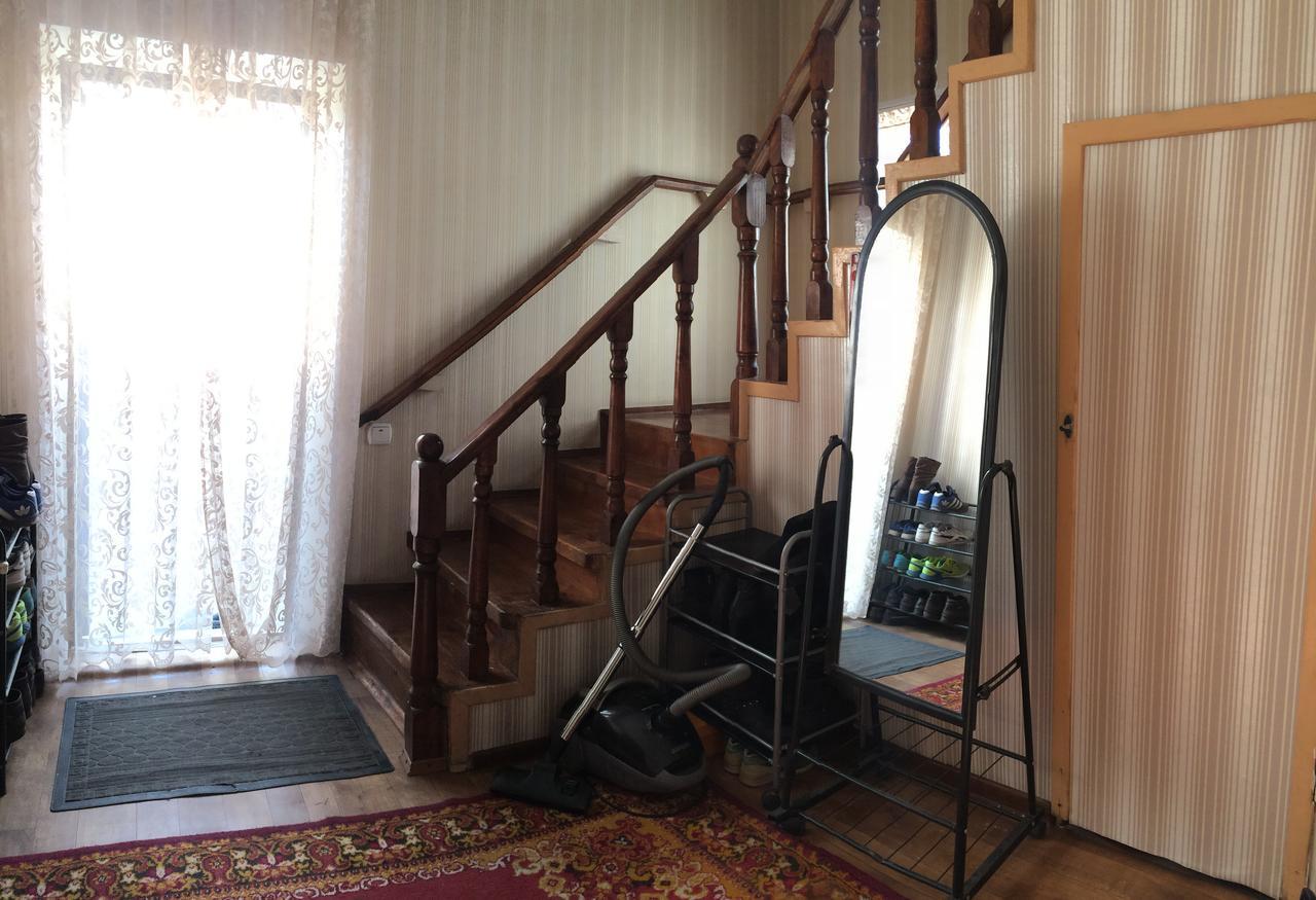 Holiday Hostel House Bishkek Esterno foto