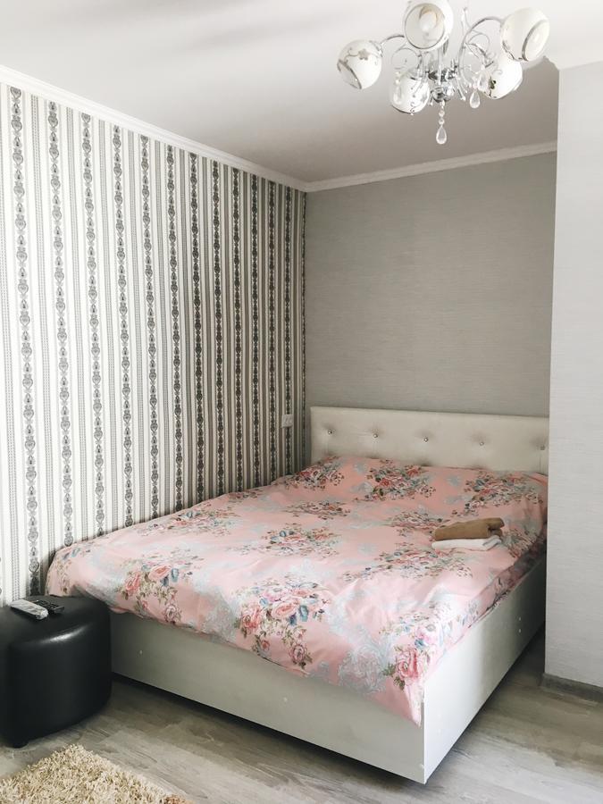 Holiday Hostel House Bishkek Esterno foto