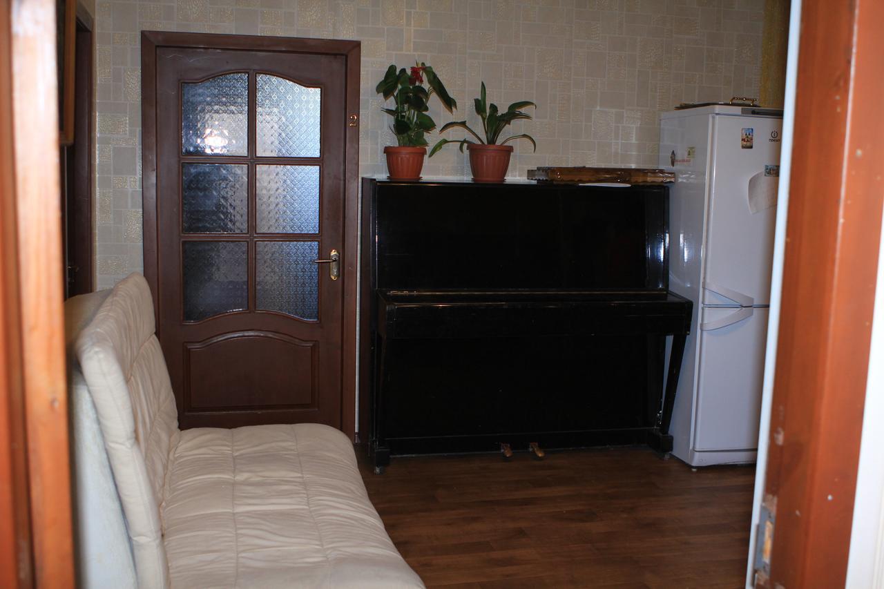 Holiday Hostel House Bishkek Esterno foto