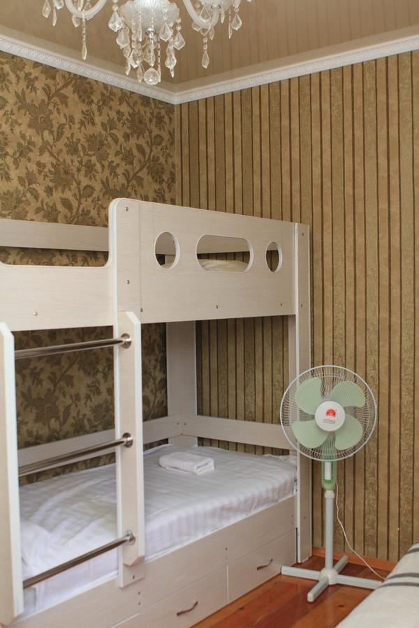 Holiday Hostel House Bishkek Esterno foto