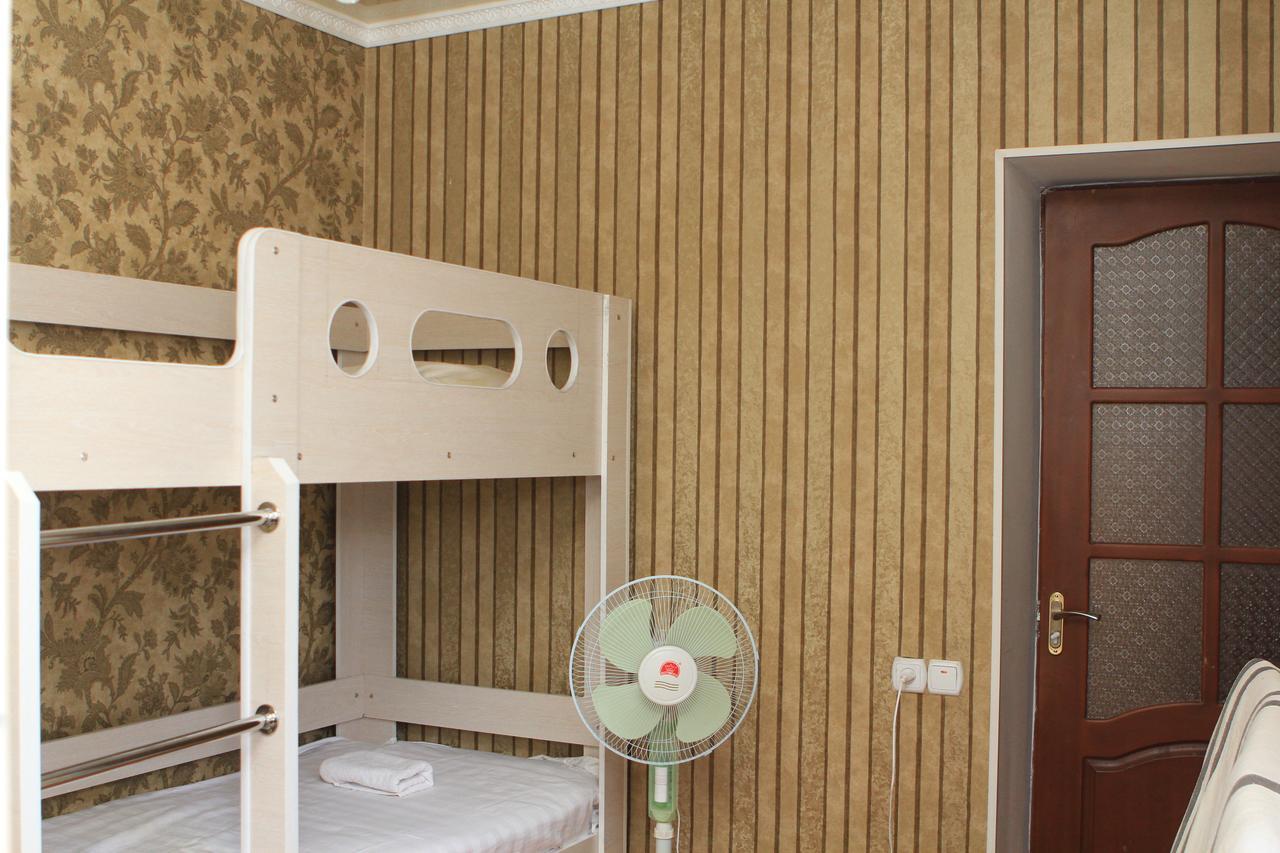 Holiday Hostel House Bishkek Esterno foto