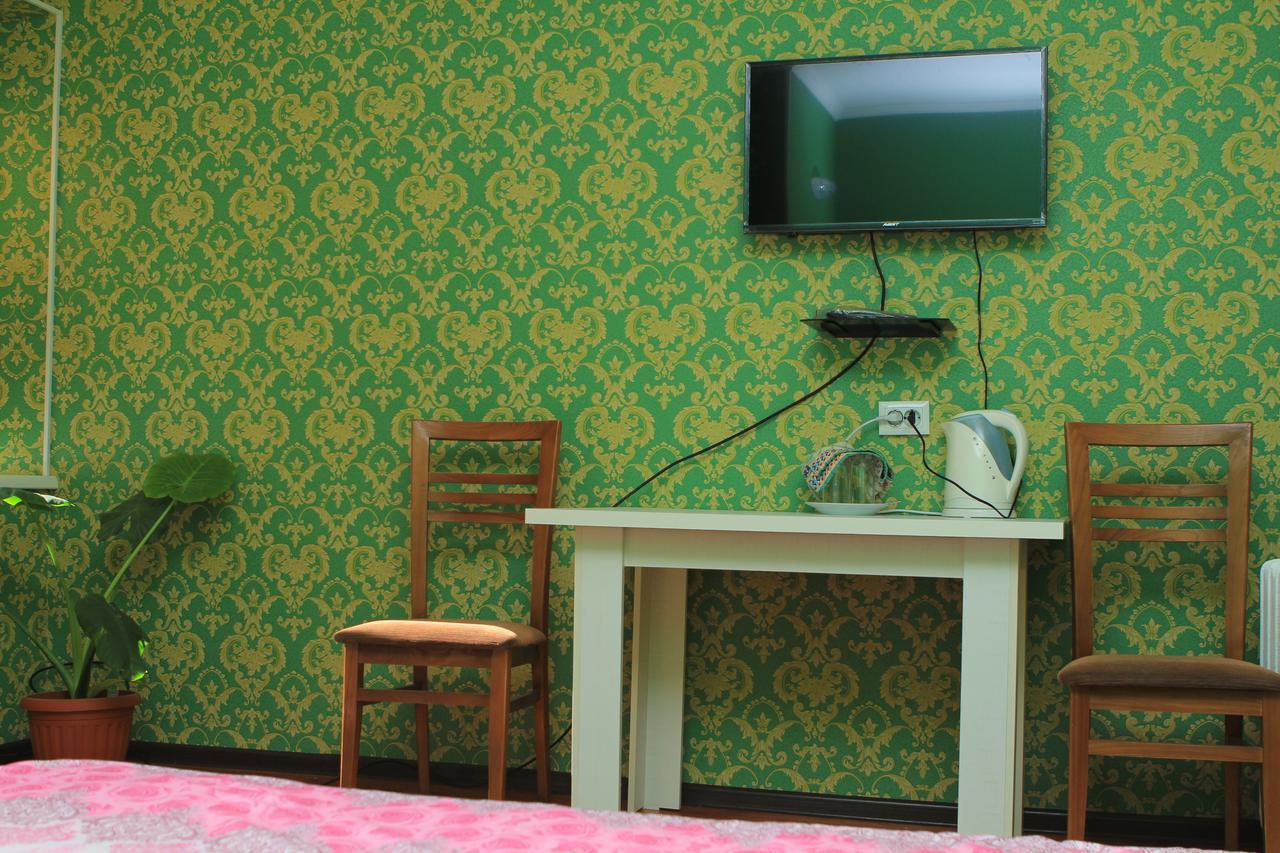 Holiday Hostel House Bishkek Esterno foto