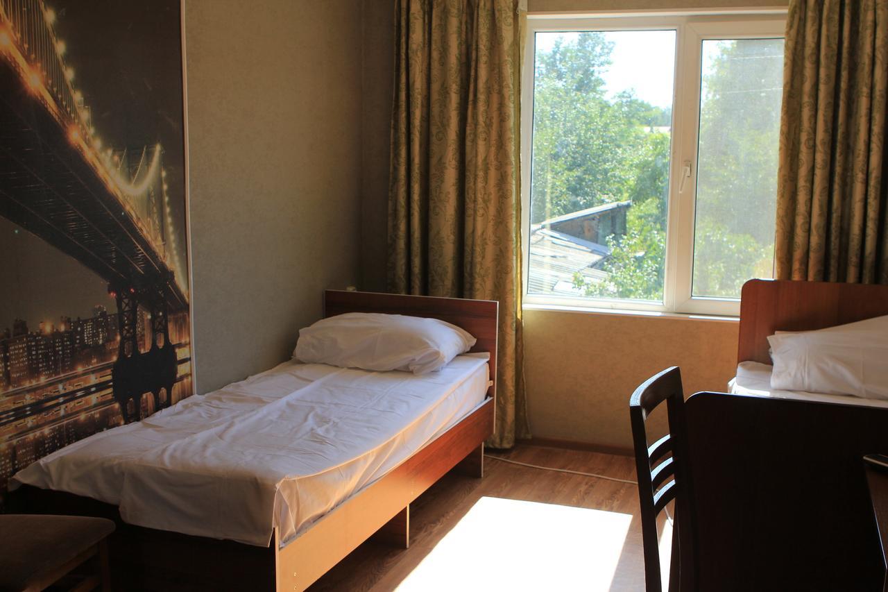 Holiday Hostel House Bishkek Esterno foto