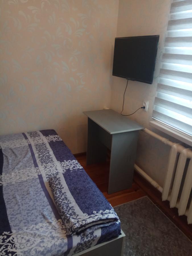 Holiday Hostel House Bishkek Esterno foto