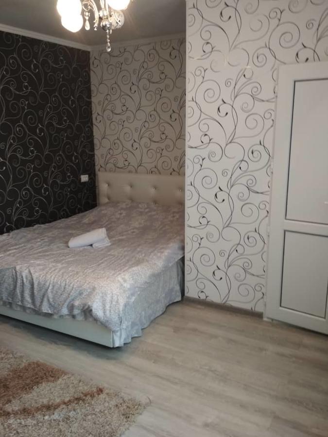 Holiday Hostel House Bishkek Esterno foto